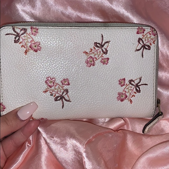 Coach wallet 💕✨ - Picture 3 of 5